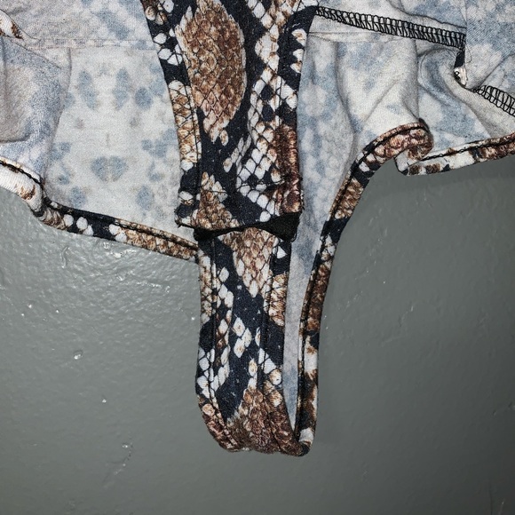 PrettyLittleThing Bodysuit - Picture 4 of 6